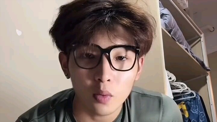 Live handsome guy, so handsome