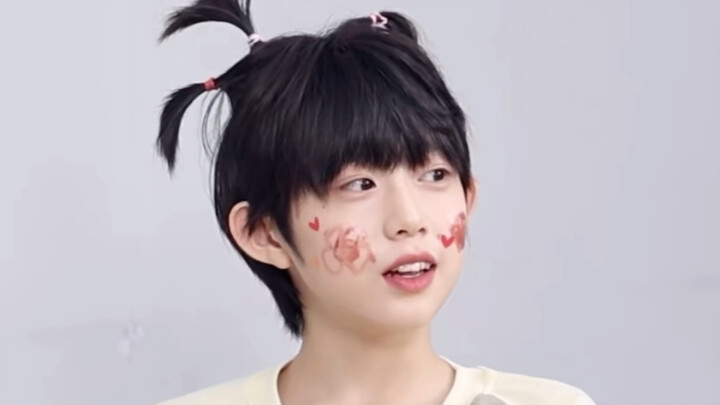[Chen Yiheng] Has Xiao Hengheng never done the “chuu chuu” kiss before? He’s just been playing aroun