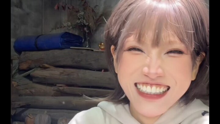 Note Princess Meiyangyang, the king of cringe jokes—abstract dancing, telling puns, pulling pranks… 