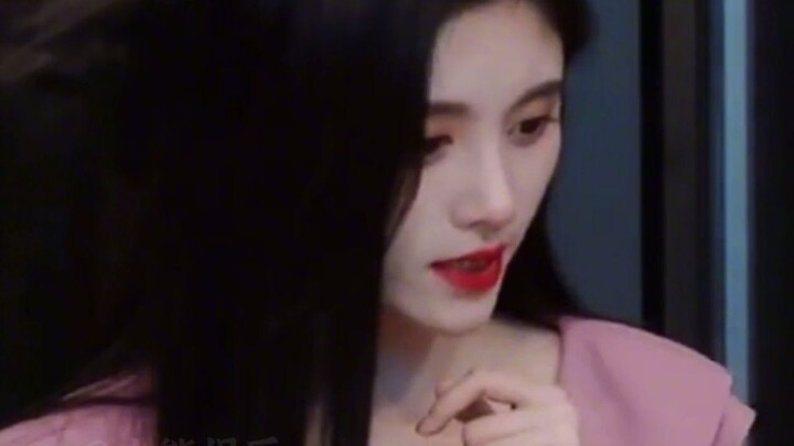 Có những sao còn giả tạo đến mức nào? Cả buổi cứ nhịn không nói một câu chửi!