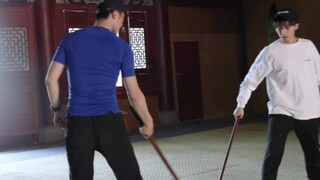 The behind-the-scenes footage of "Longing for You" shows Tan Jianci doing martial arts training befo