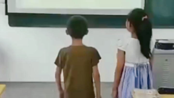 Hồi nhỏ thấy xấu hổ, lớn lên xem lại còn thấy xấu hổ hơn