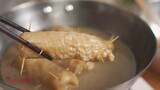 Membuat hidangan usus babi, makanan khas Jinan yang terenak