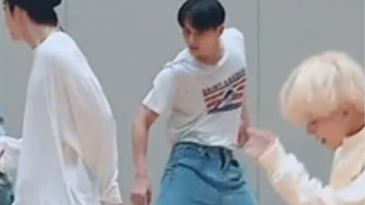 ในที่สุดก็ได้เห็นห้องซ้อมของเหล่าแมวแล้ว!!!! Rock with you เหวินจวิ้นฮุยโฟกัส