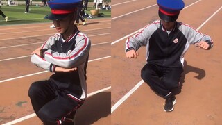 云南一14岁同学课间跳哥萨克舞，网友：牢不可破的膝关节！