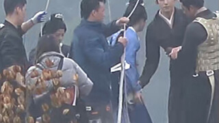 吴露可逃进来开饭啦！他们一刻都不想分开