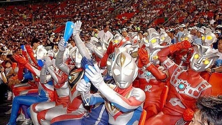 The population of the Land of Light is unimaginable, so large that 9 Ultramans can fight 1 Crayfish 