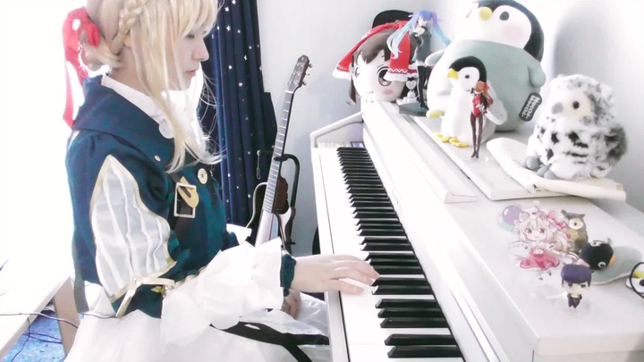 การคัฟเวอร์ "みちしるべ" โดยผู้หญิง และแต่งคอสเพลย์