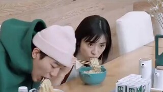 How much can Shen Yue eat? She ate a big bowl of noodles. Wu Yi: If you can't finish it, you can lea