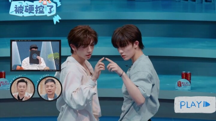 النسخة المسرحية غير الرسمية لـ Su Xinhao و Gao Qingchen من "Dust in the Fireworks"