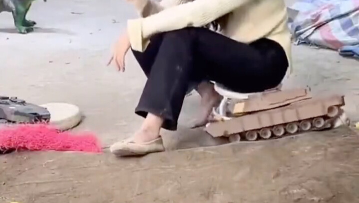 Pertama kali melihat penindasan di atas tank