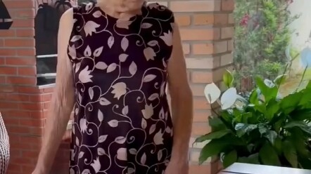 Cashier: Efficiency is important. Elderly woman: I want to file a complaint.