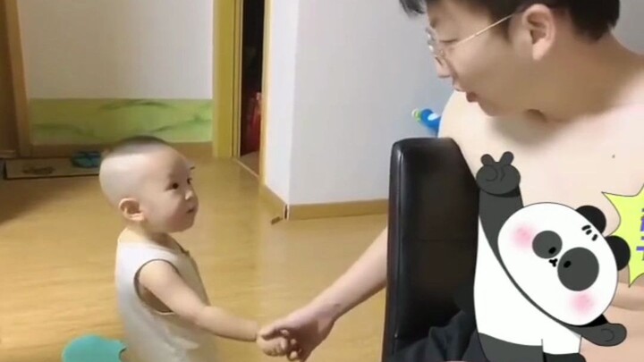 หนูน้อยวัย 2 ขวบเรียกพ่อว่า “คุณสามี” ถูกพ่อดุให้แก้ไขหลายครั้ง พ่อยังบอกว่า “เด็กพูดตามธรรมชาติ ไม่