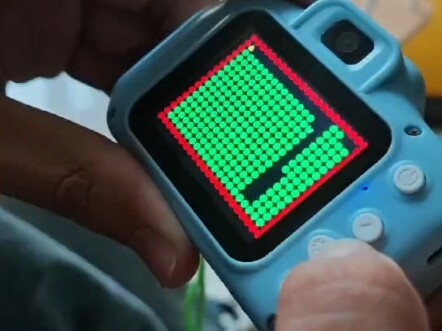 Chị gái tôi chỉ đăng đại một bài mà đã có đến hai trăm nghìn lượt xem, tôi không phục, để xem sức ch