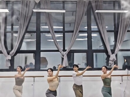 Sista-sista yang suka versi keren dan edgy dari “Yanyu Yuntai” ala seni tubuh, buruan deh, ada tamba