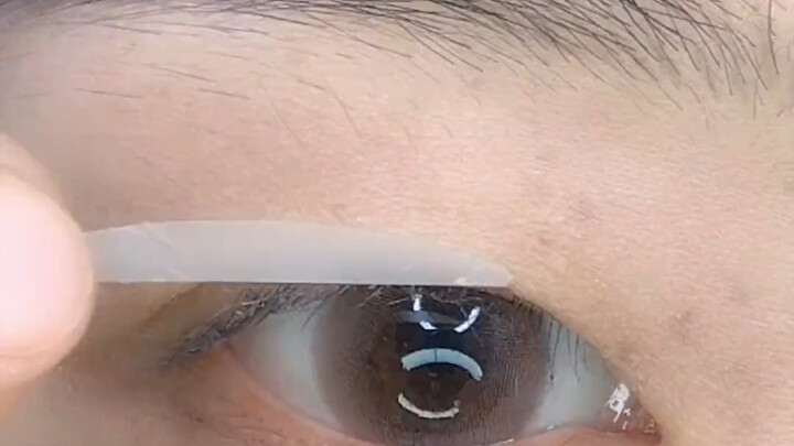 Hướng dẫn dùng miếng dán mí mắt