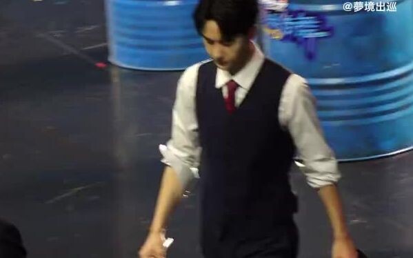 Wang Yibo benar-benar lucu saat akhirnya mengeluarkan tisu! Saya berusaha menyesuaikan kecerahannya,