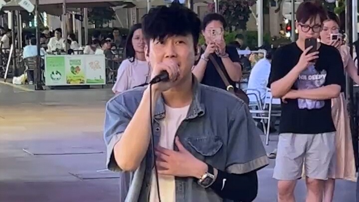 Trên đường phố Quảng Tây tình cờ gặp “Lâm Tuấn Kiệt” hát, chắc anh ấy đã ăn bao nhiêu Lâm Tuấn Kiệt 