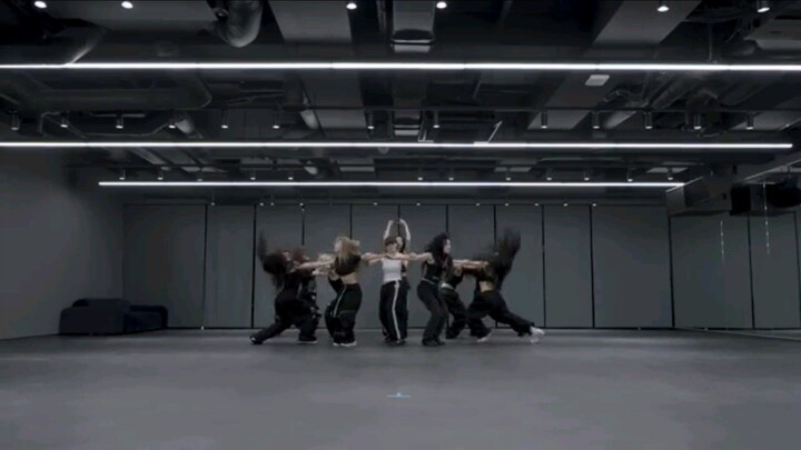 Red Velvet Irene & Seulgi "Tilt" Dance Practice