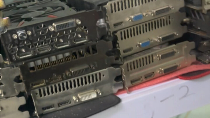 七百预算  玩CF   稳如老狗  轻松拿捏