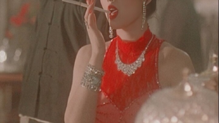 Holy shit! This country girl and the Dance Queen are actually played by the same actress?!