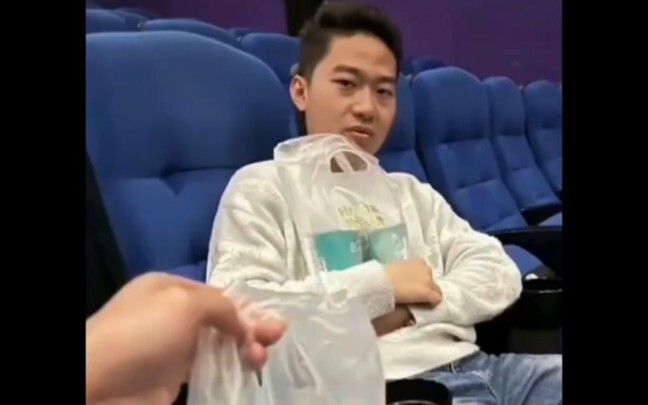 พี่ชาย: ถ้าอย่างนั้นผมก็คงต้องกลายเป็นพี่สะใภ้แล้วล่ะ