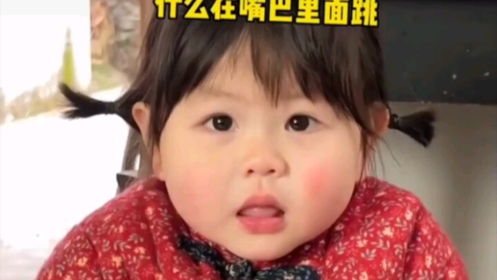 เมื่อลูกมนุษย์ลองลูกอมกระโดดครั้งแรก!