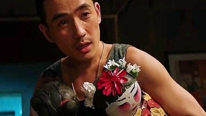 Tiga orang asing memperlakukan anak itu sebaik putri kandung mereka sendiri...