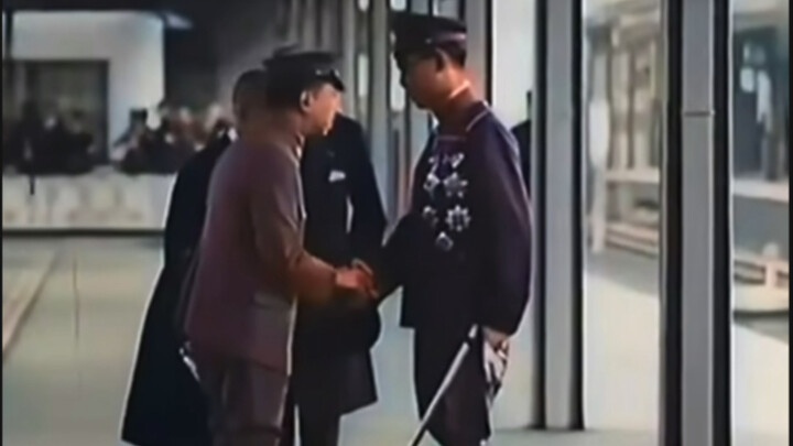 ภาพประวัติศาสตร์การเยือนญี่ปุ่นของผูยีเมื่อปี 1935 บารมีเหนือกว่าจักรพรรดิญี่ปุ่นที่อยู่ข้างๆ อย่างเ