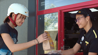 Quảng cáo mới nhất phong cách tươi trẻ của McDonald's: Câu chuyện tình yêu của Lala