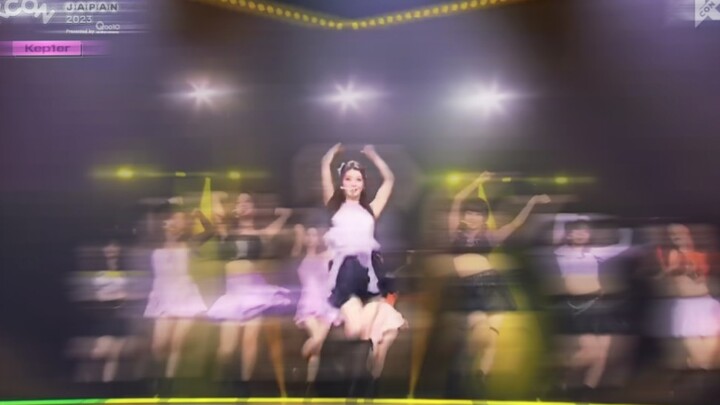 Khi Thẩm Tiểu Đình đứng ở vị trí C, sân khấu I do bừng sáng.