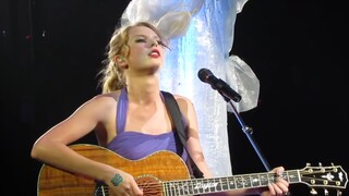 [Musik] Taylor Swift mainkan dan nyanyikan <Lose Yoursefl>