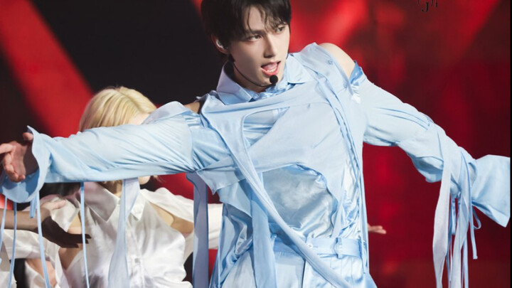 Sân khấu đầu tiên ca khúc solo Gemini của Wen Junhui: Như một tác phẩm điêu khắc sống đang nhảy múa,