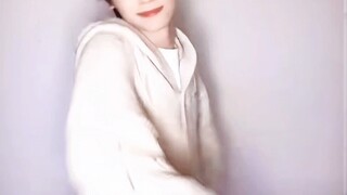 Ziyu is so cute, the live dance sister is so beautiful