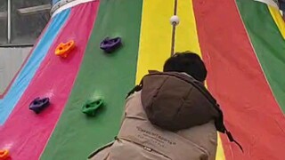 出去玩了