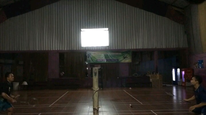 semua berawal dari dikeluarkan dari salah satu club badminton