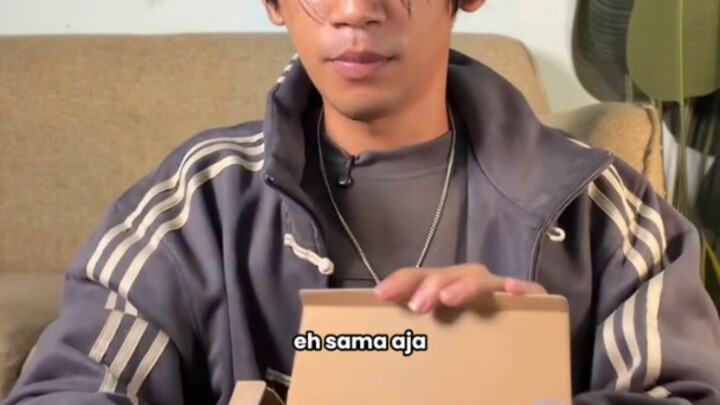 COSPLAYER BUKA MAINAN BARU NYA