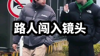 那些闯入镜头的路人，一时分不清谁是主角#闯入镜头的路人 #尴尬瞬间