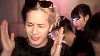 很有小说里富二代在外面花天酒地的样子