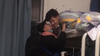 男生宿舍现状  室友的关系越看越微妙了