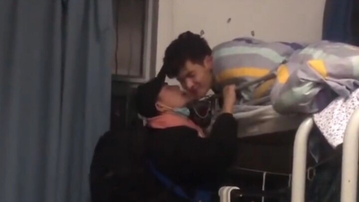 男生宿舍现状  室友的关系越看越微妙了