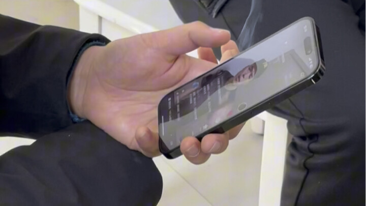 Liu from Paris./Cousin delivers a face-to-face ultimate move