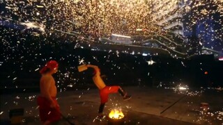 "Xem triển lãm hoa sắt cùng bạn thân của tôi"