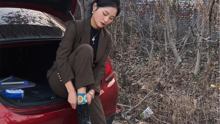 “Cuộc sống không chỉ có thi ca và phương xa, mà còn có những khoảnh khắc hạnh phúc bên bờ ruộng”