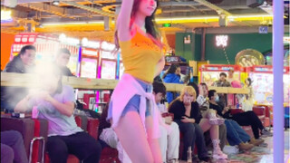冬日Q弹的火辣shake it，吊带牛仔短裤yyds！