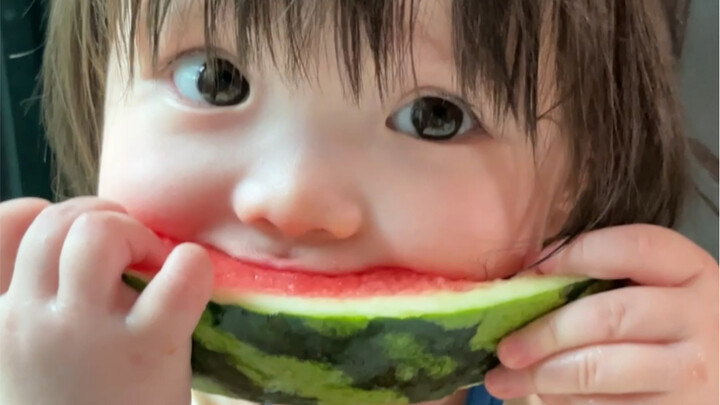 Dưa hấu phải cắn thế này mới ngon