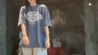 这..这是周诗雨吗...我有点不敢认