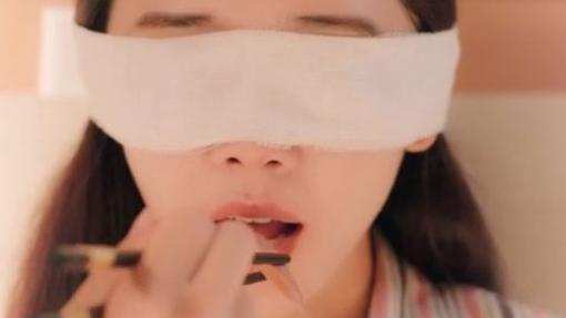 Setelah merawat pacarnya yang buta selama tiga tahun, pemuda itu dikhianati