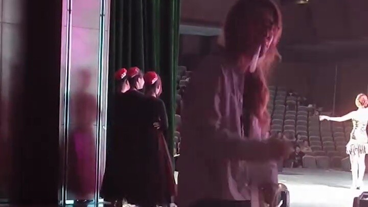 قالوا إنهم سيقومون بـ 200 ألف مرة من التحدي، لكنهم اجتمعوا جميعًا في حفلة تجمع الخريجين وانتهى بهم ا