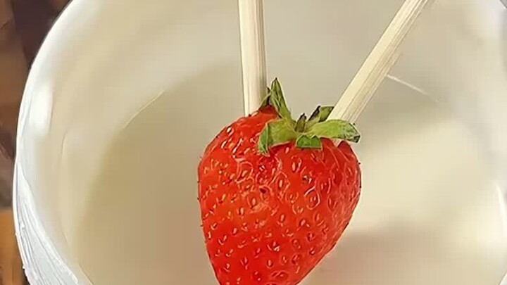 So this is how you can eat strawberries!